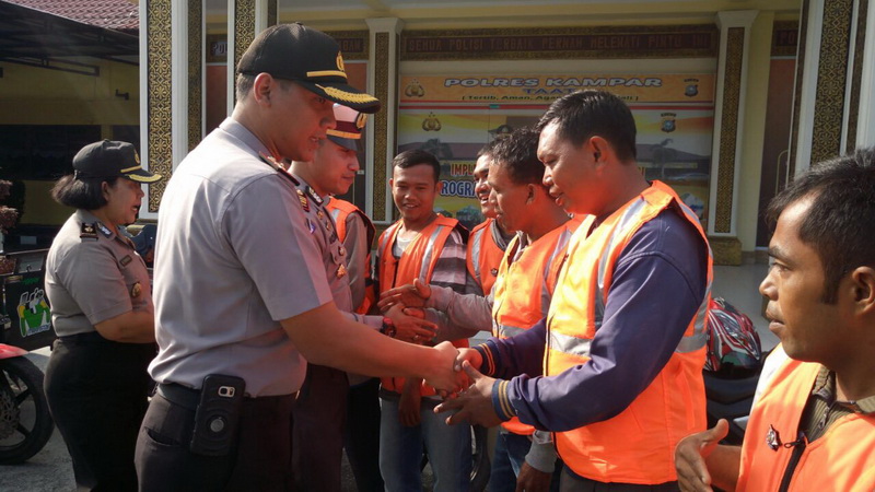 Asyik..Becak Motor Dapat Rompi dari Satlantas Polres Kampar